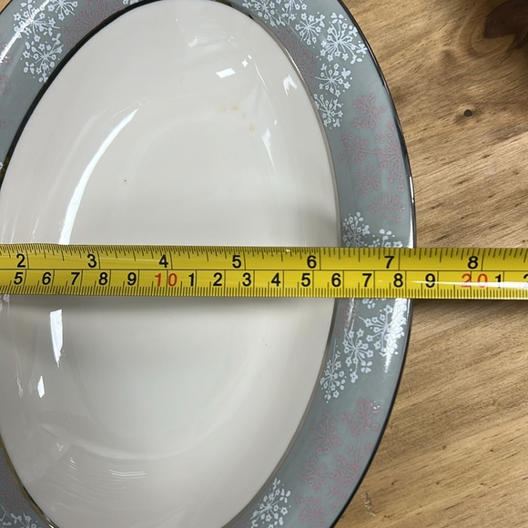 Discontinued Castleton Lace Oval Serving Bowl - Picture 7 of 8